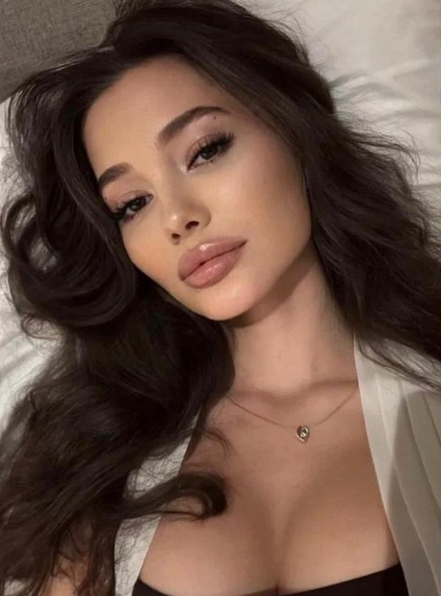 Лия индивидуалка СПб у метро Горьковская зрелые индивидуалки спб